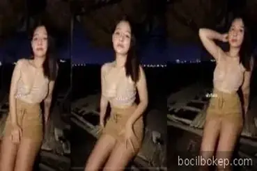 Cewek Cantik Mau Ngewe Di Gubuk Gelap Malam Brutal Becek